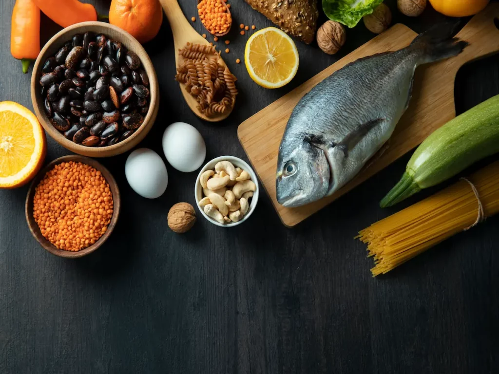 Aliments riches en micronutriments — poisson, légumineuses, noix — pour soutenir la thyroïde et l'énergie au quotidien