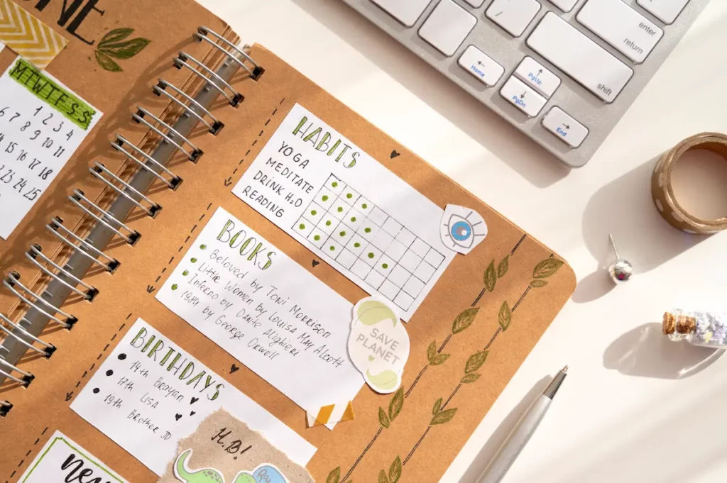 Bullet journal coloré avec suivi d’habitudes, organisation anti-stress et repères pour mieux gérer ses émotions