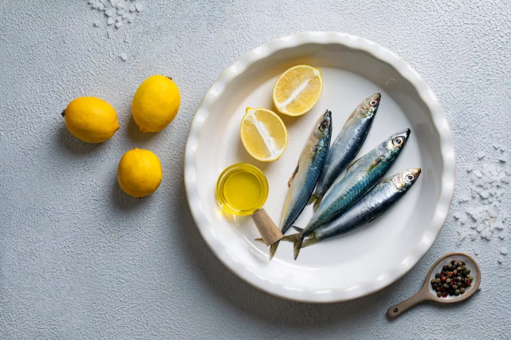 Poissons gras et citron sur une assiette, illustration des apports en EPA et DHA par portion